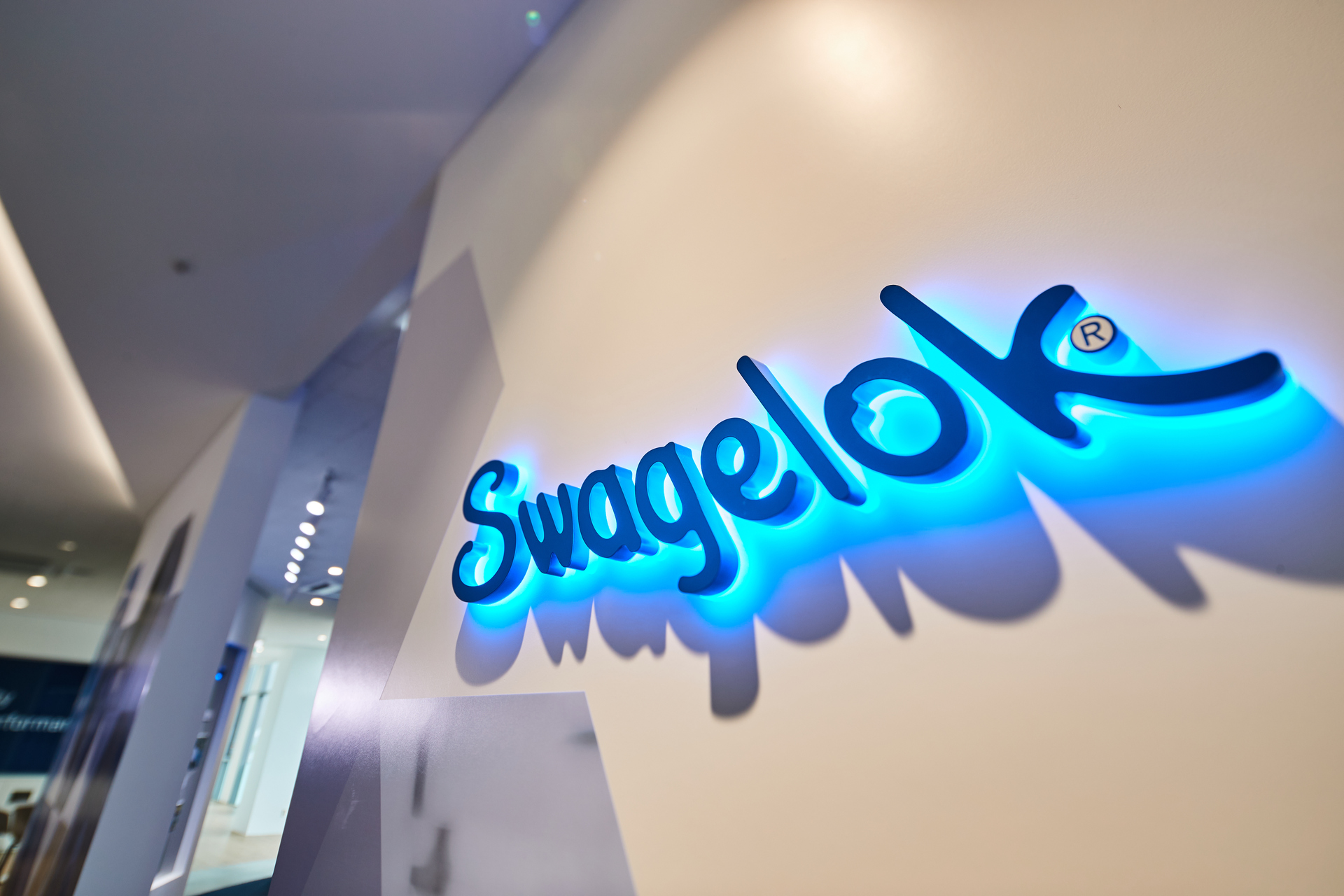 About Us 서브 헤더